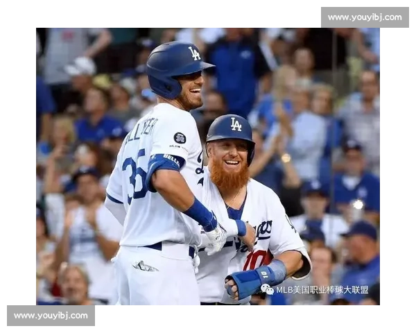 贝林杰轰三分炮 + 暖心互动！扬基 10-1 屠杀光芒，“贝爷” 点燃全场激情